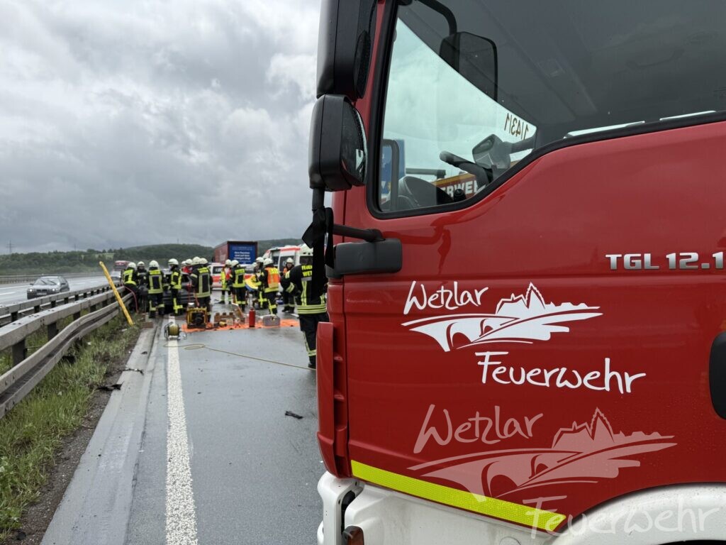 Verkehrsunfall mit einer eingeklemmten Person
