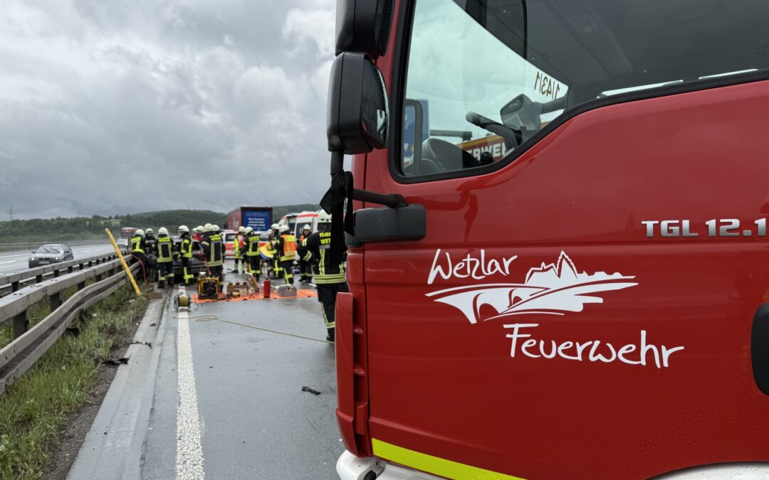 Verkehrsunfall mit einer eingeklemmten Person