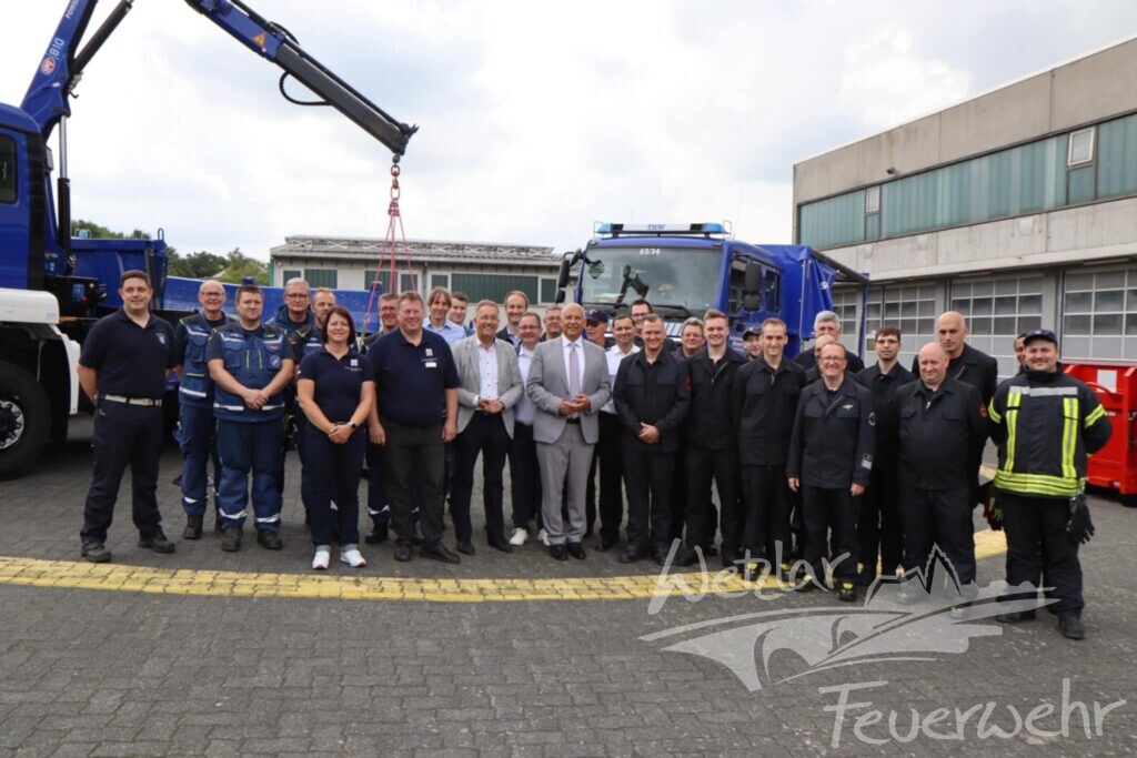 Hessischer Innenminister besucht Katastrophenschutz Zentrallager in Wetzlar