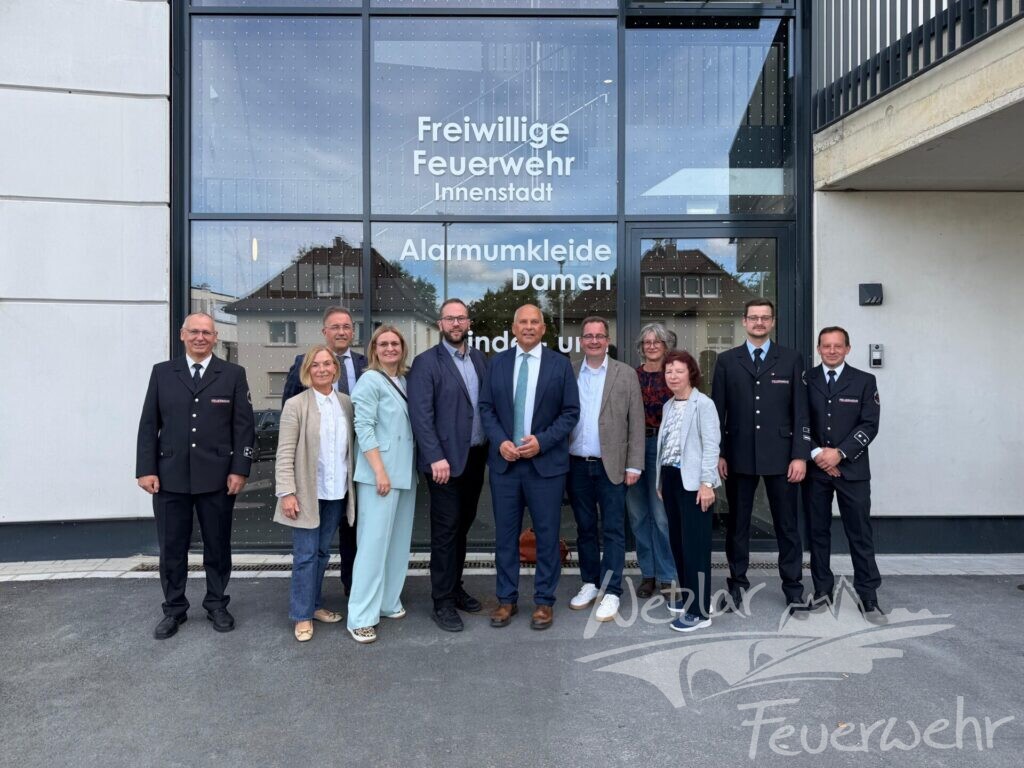 Innenminister übergibt Zuwendungsbescheid